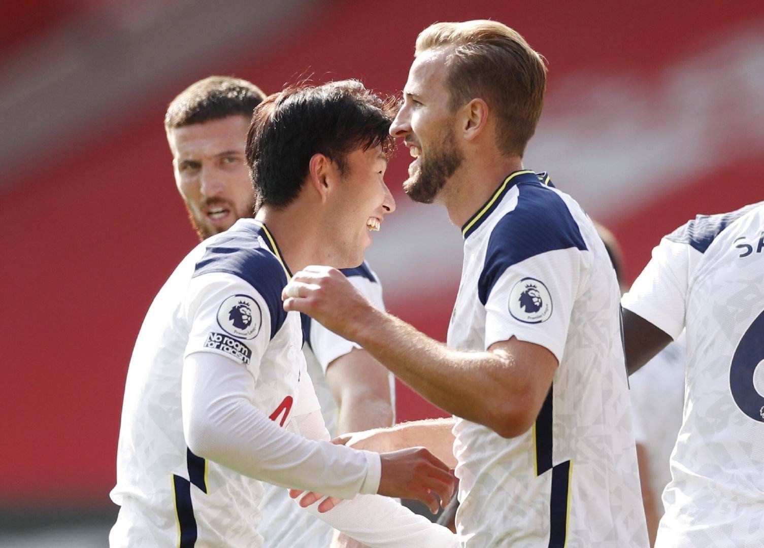 棒球与气象预报湿度计在球员席的应用